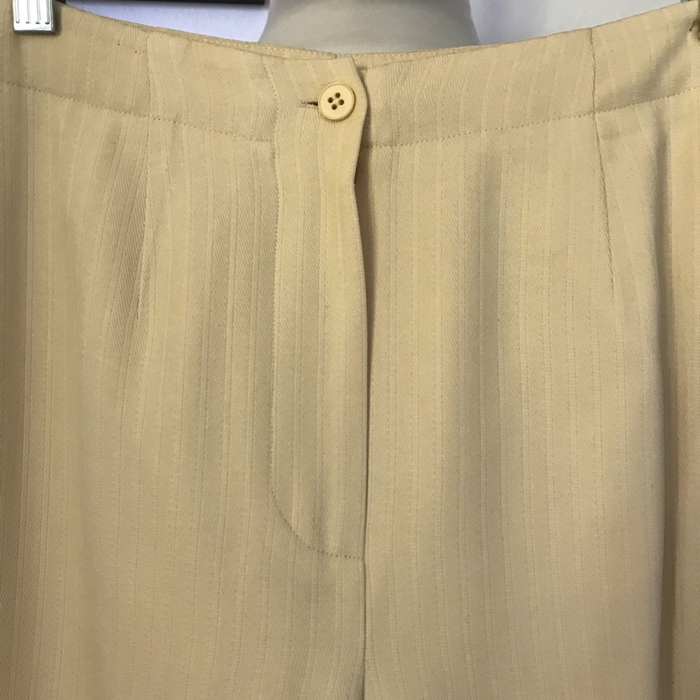 Shorts - Picture 3 of 3